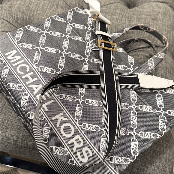 Michael Kors Bag Gigi Large Empire Logo Jacquard Gray White Tote - Picture 15 of 17